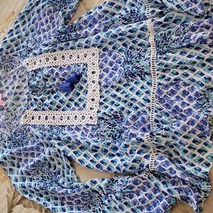 Lilly Pulitzer Amisa Top. Size Small. Blue White & Turquoise!